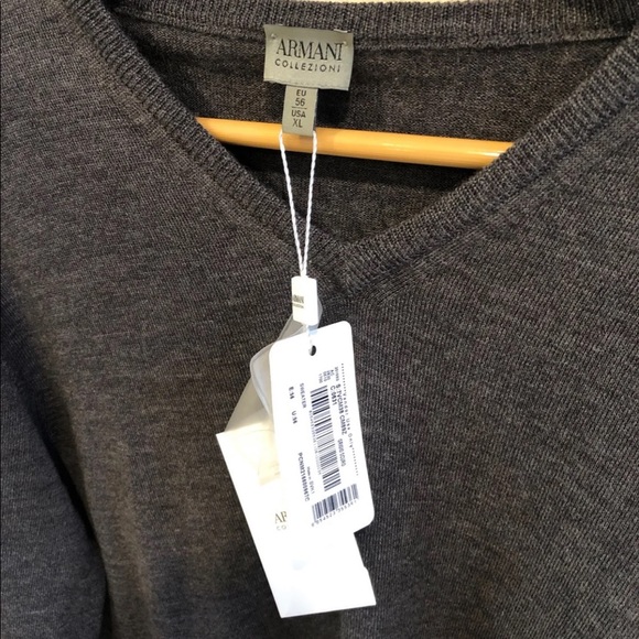 ❌SOLD❌New ARMANI COLLEZIONI Long Sleeve v-neck - Picture 3 of 6